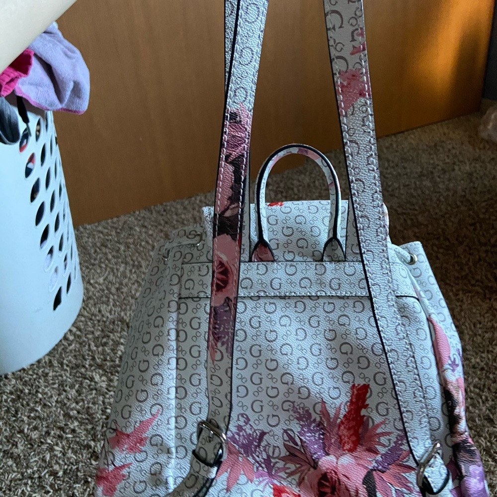 Guess Purse/Backpack - Picture 7 of 8